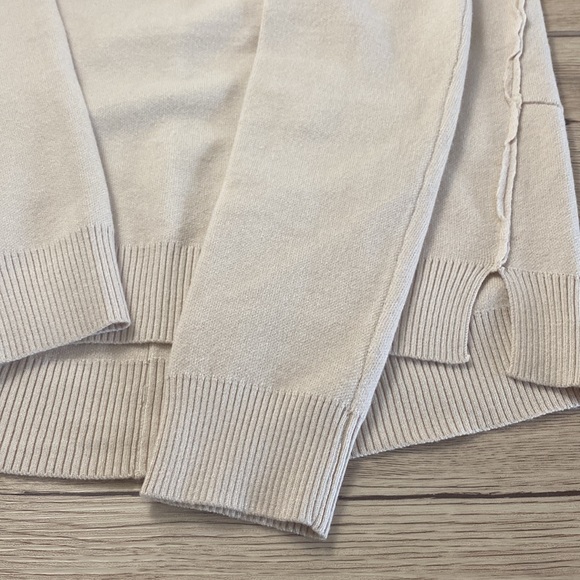 Women’s cream color hoodie, Small Size, W21, L24.5. - Picture 7 of 7